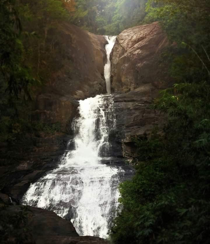 Bopath Ella Waterfall in Rathnapura