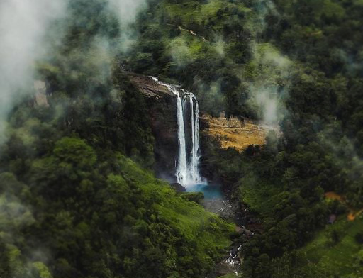 Lakshapana Waterfall in Sri Lanka