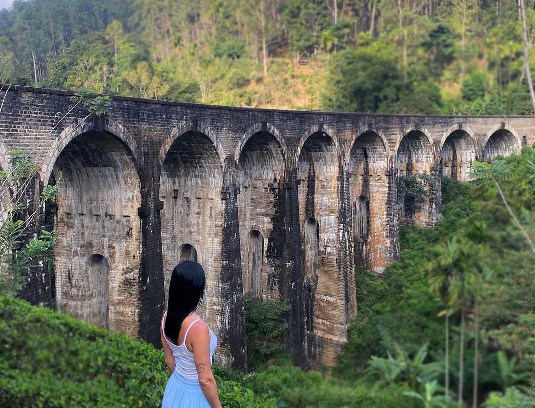 Nine Arch Bridge in Demodara - Mahaweli Tours & Holidays