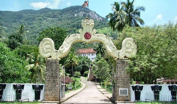 Aluvihare Rock Cave Temple in Matale: Unveiling Ancient Wisdom and Spiritual Serenity