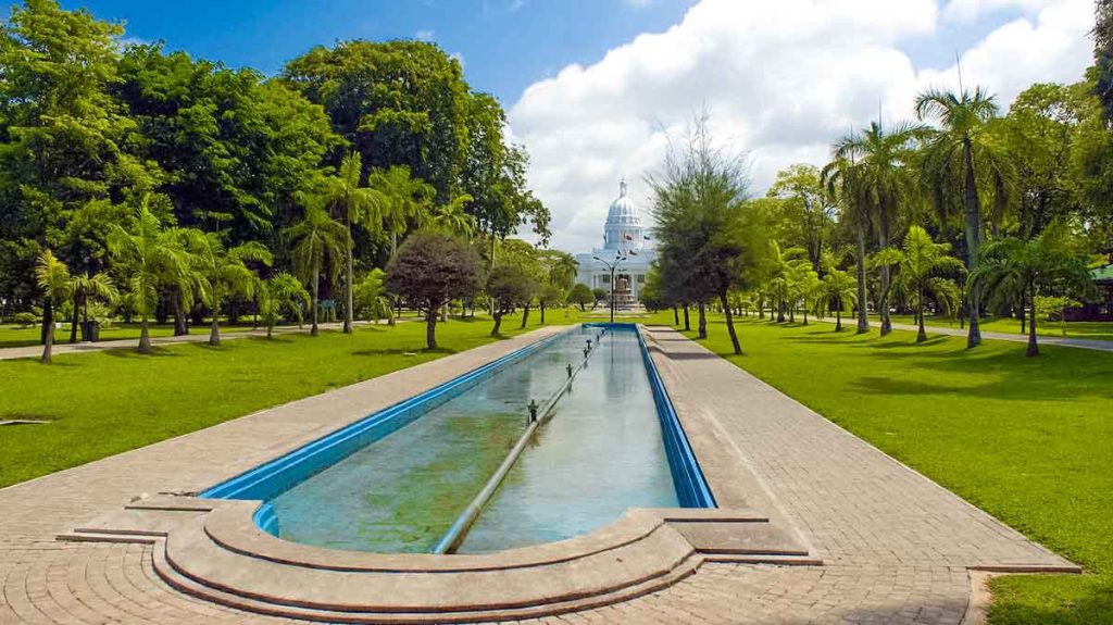 Viharamahadevi Park in Colombo