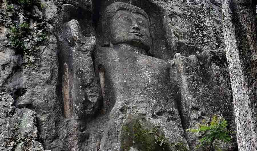 Dhowa Rock Temple in Ella