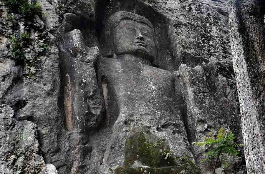 Dhowa Rock Temple in Ella