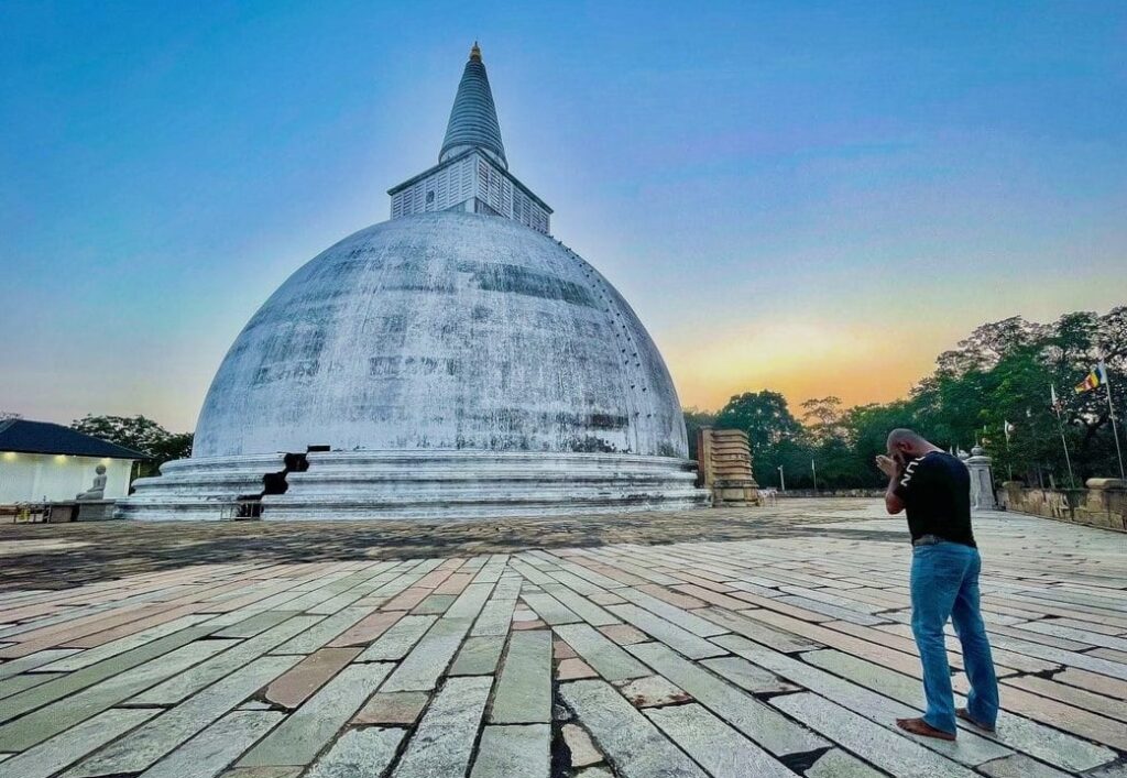 Mirisawetiya Temple in Anuradhapura