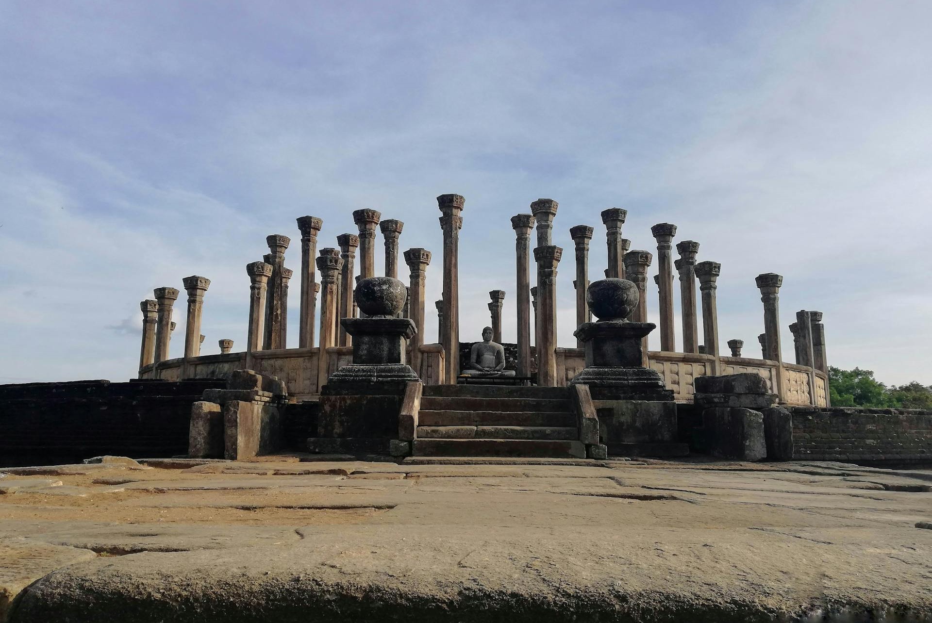 Nishshanka Latha Mandapaya in Polonnaruwa: A Unique Architectural Marvel