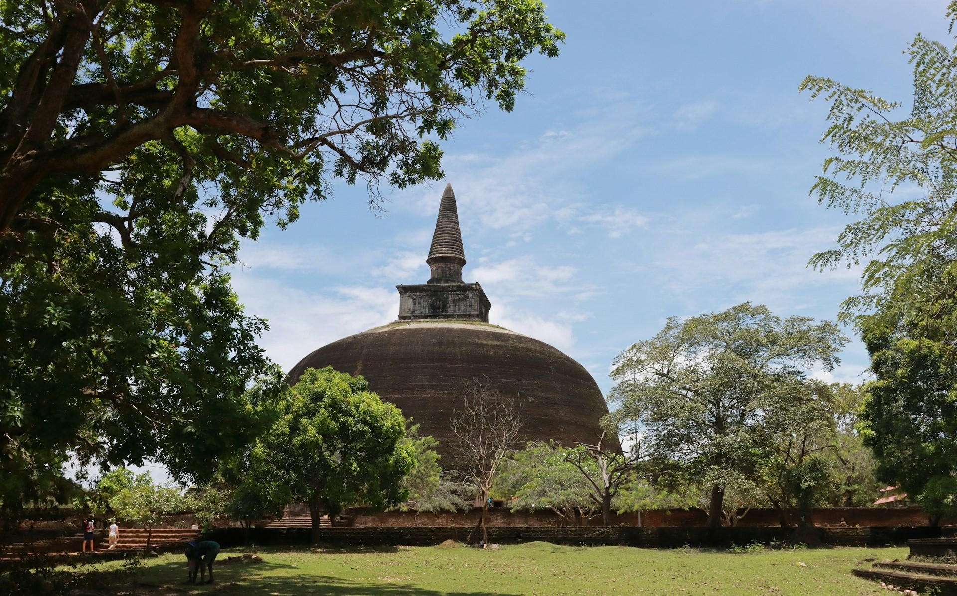 Rankoth Vehera in Polonnaruwa: A Towering Monument of Sri Lankan Heritage